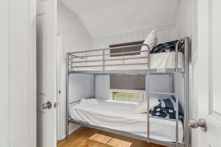 Room 13 of 185