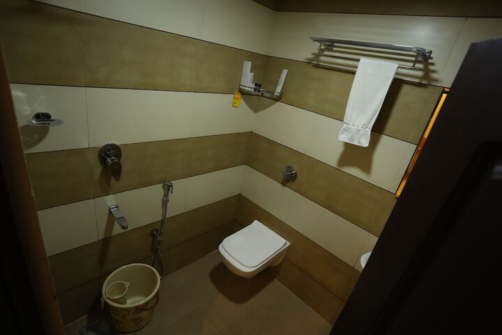 Room 43 of 63