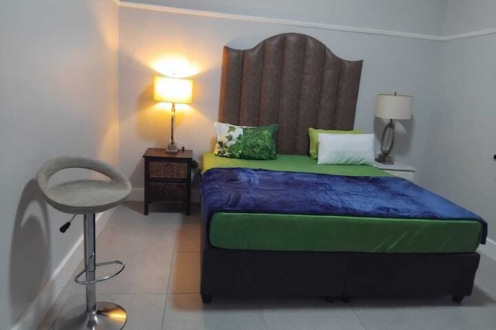 Room 6 of 13