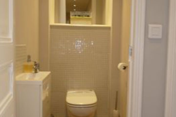Room 4 of 27
