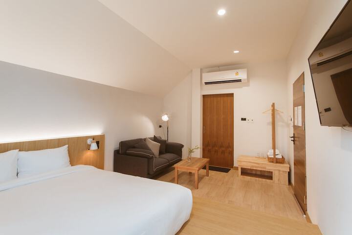 Room 25 of 103