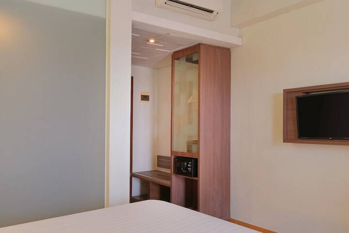 Room 10 of 30