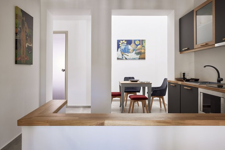 Room 12 of 102