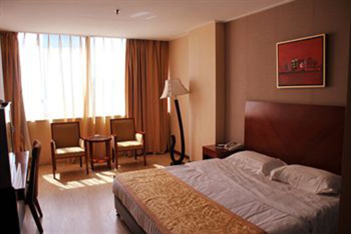 Room 10 of 26