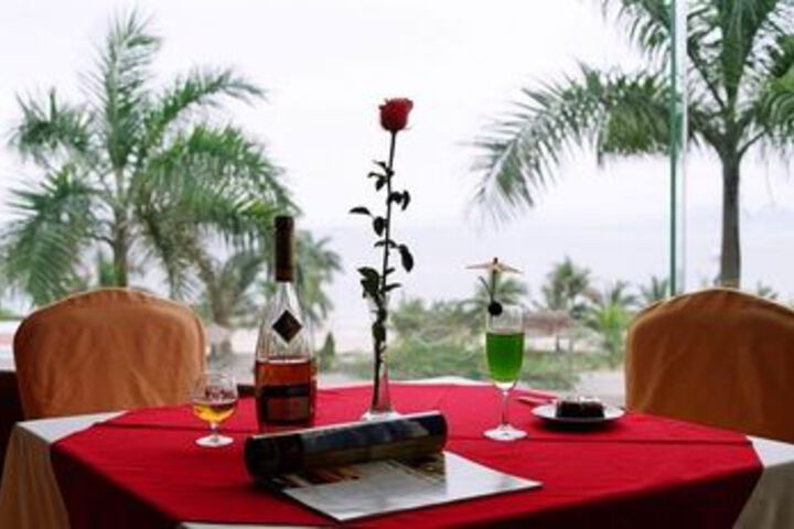 Dining 8 of 26