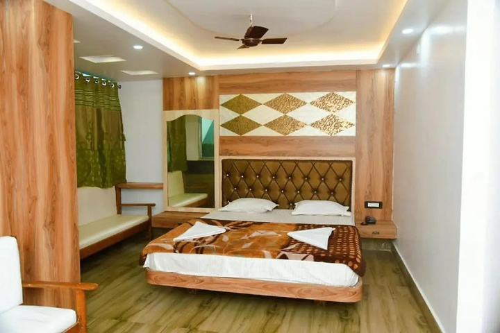 Room 3 of 9