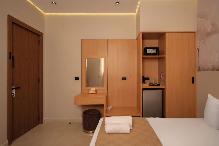 Room 17 of 44