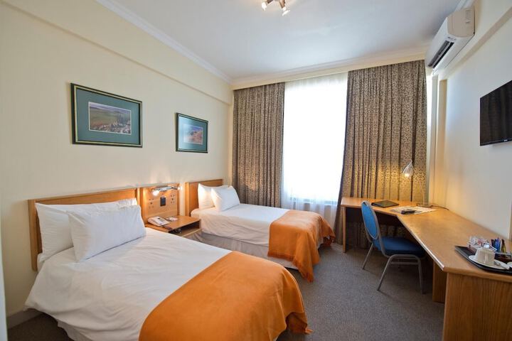 Room 12 of 25