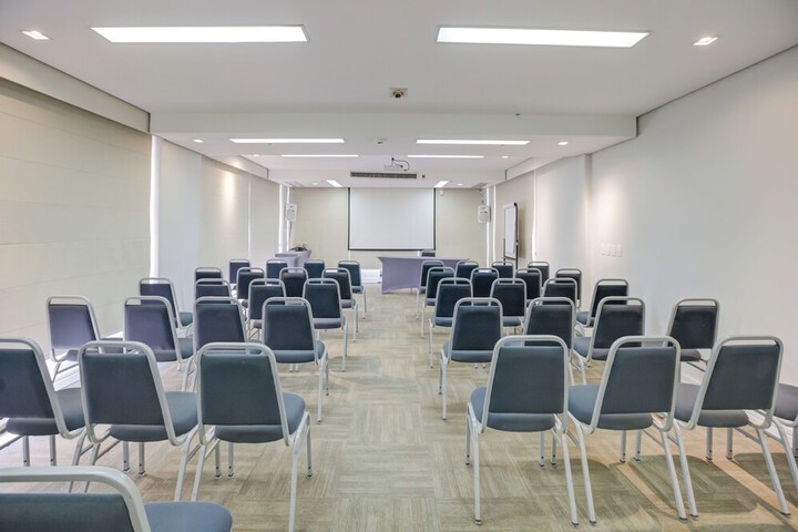 Ballroom/Hall 62 of 95