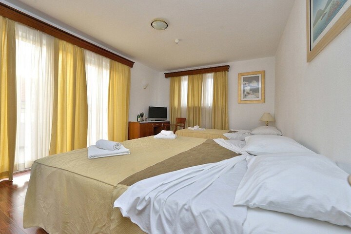 Room 4 of 44