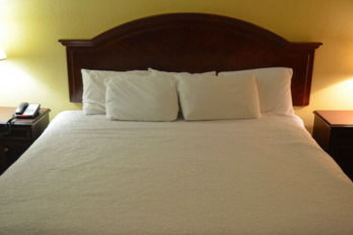 Room 7 of 16