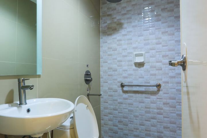 Room 16 of 19