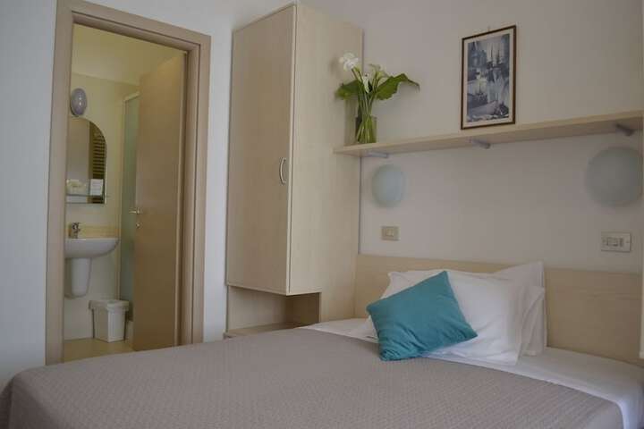 Room 25 of 113