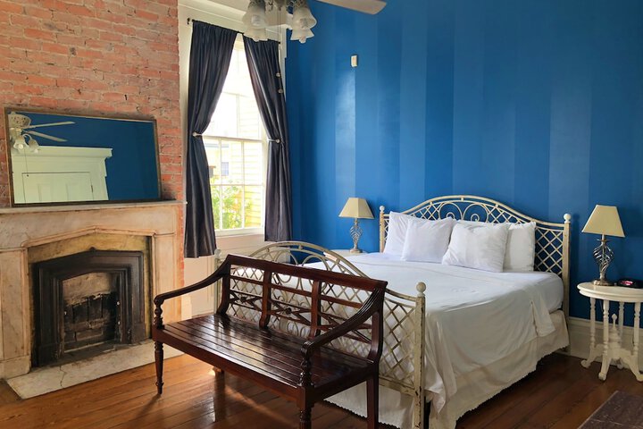 Room 9 of 102