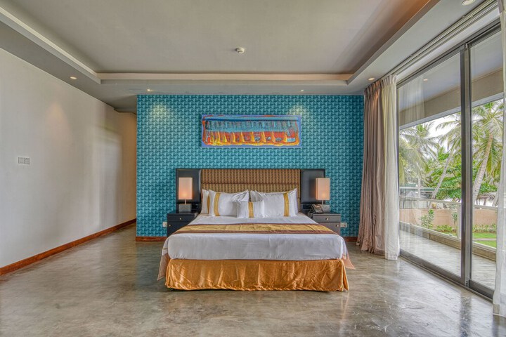 Room 4 of 77