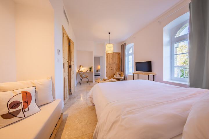 Room 21 of 47