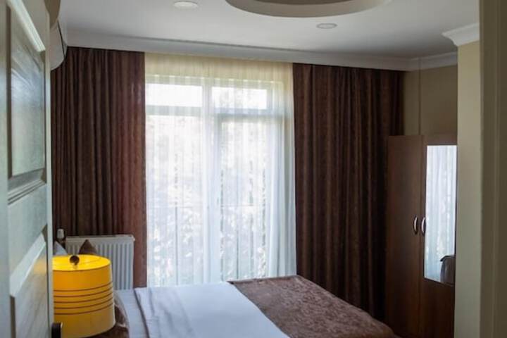 Room 6 of 32