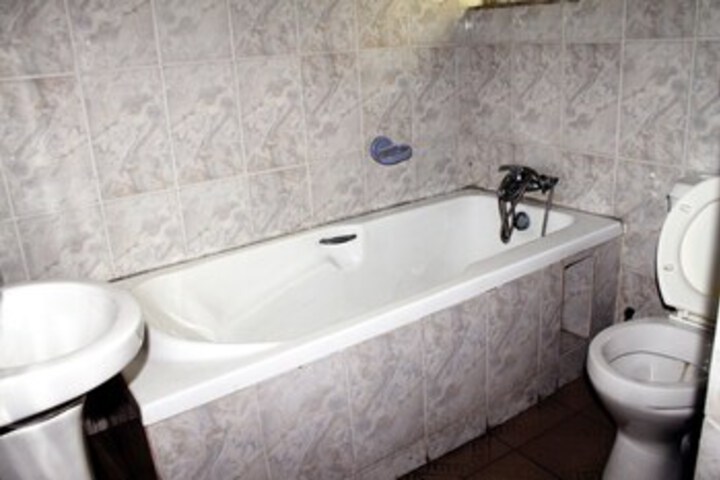 Room 10 of 27