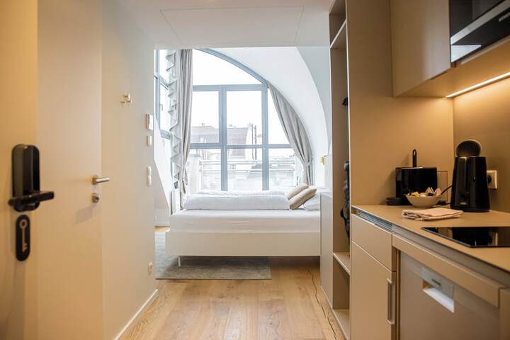 Room 8 of 28