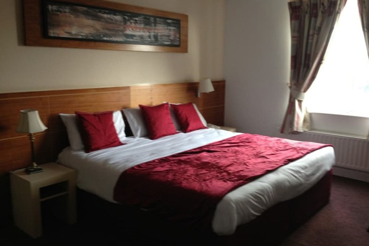Room 6 of 14