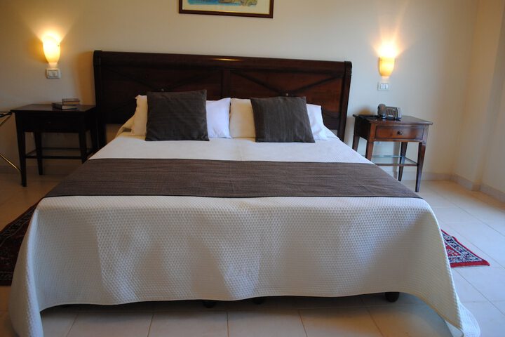 Room 7 of 16