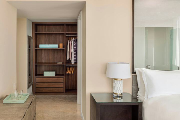 Room 25 of 76