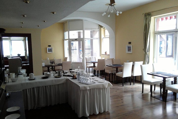 Dining 10 of 15