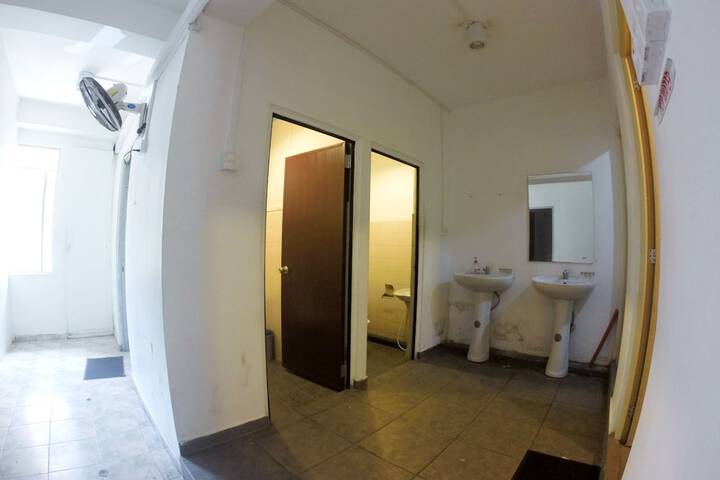 Room 21 of 29