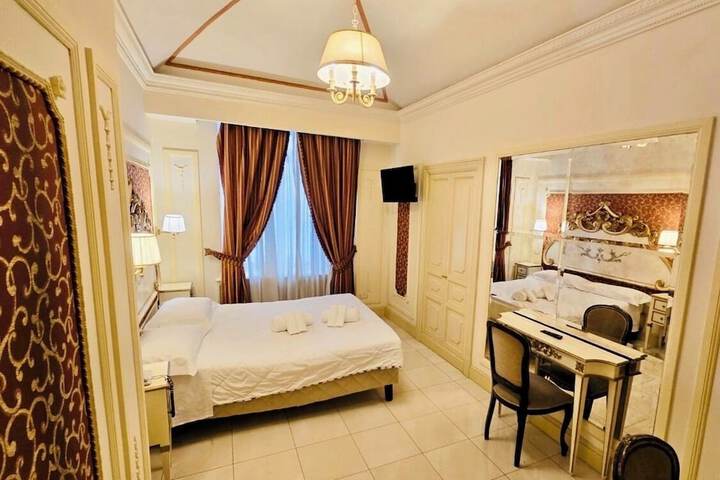 Room 33 of 72