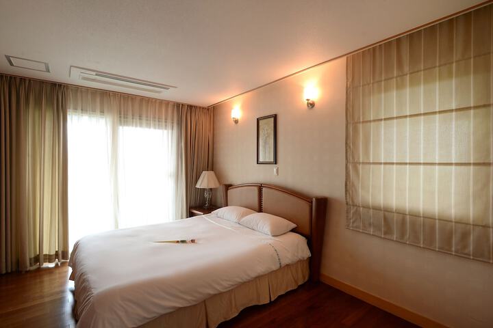 Room 4 of 49