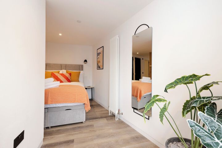Room 3 of 60