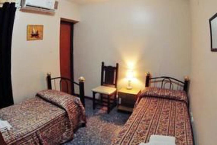 Room 10 of 18