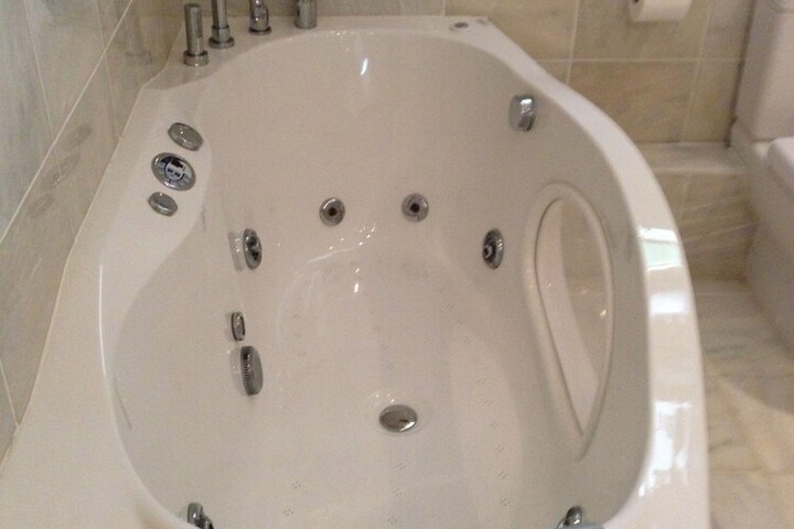 Hot Tub 98 of 114
