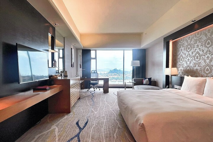 Room 22 of 104