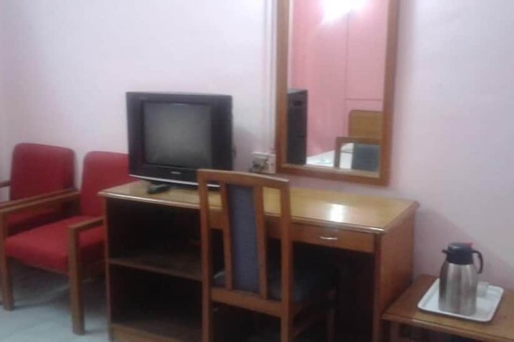 Room 13 of 30
