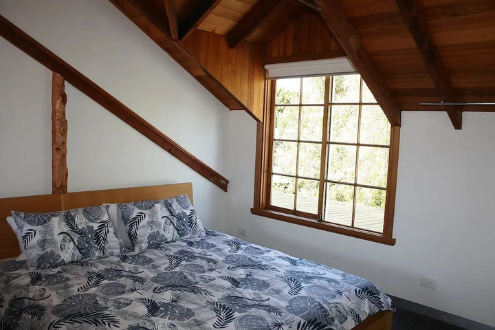 Room 5 of 10