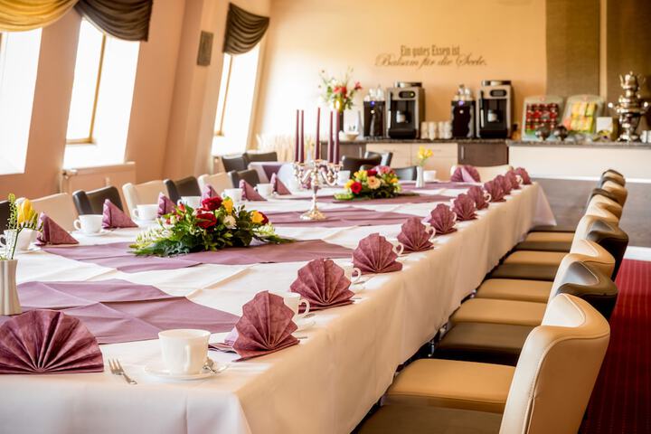 Ballroom/Hall 53 of 64