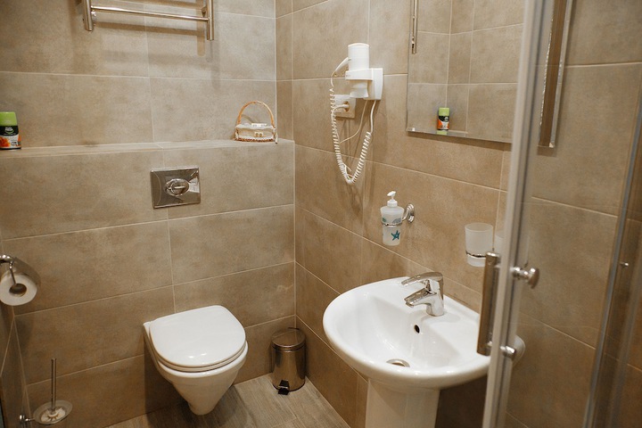 Room 10 of 42