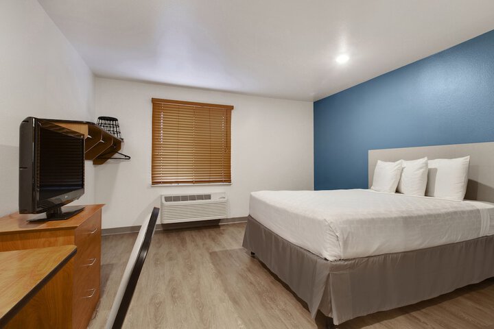 Room 11 of 28