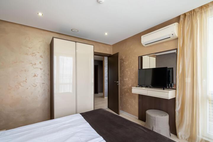 Room 74 of 76