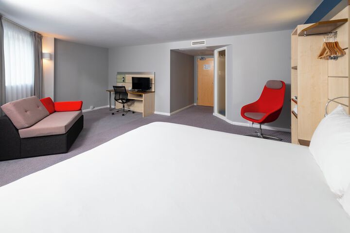 Room 26 of 83