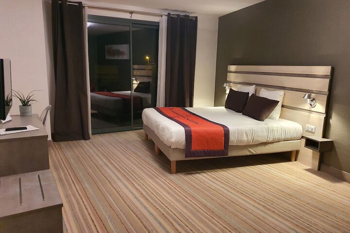 Room 5 of 37