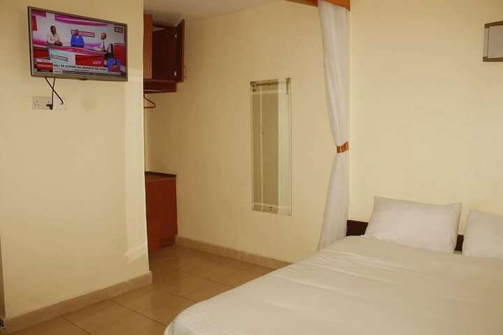 Room 8 of 24