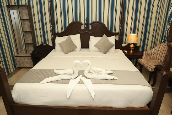 Room 4 of 55