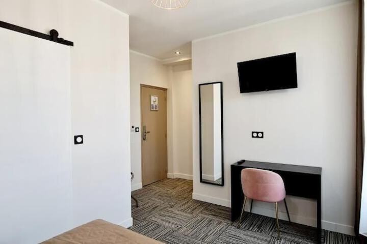 Room 5 of 28