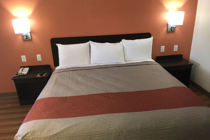 Room 24 of 28