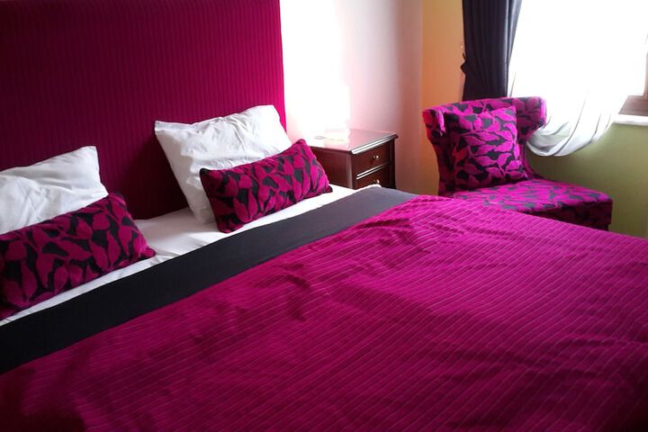 Room 2 of 115