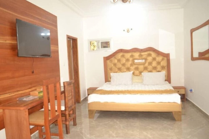 Room 3 of 20
