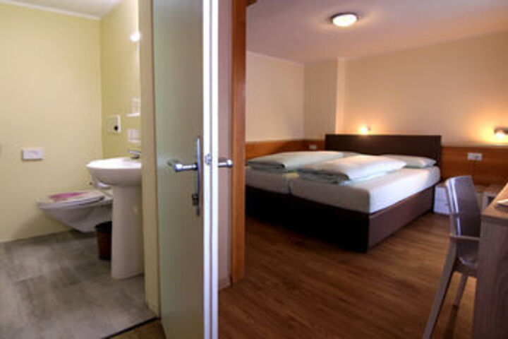 Room 35 of 69