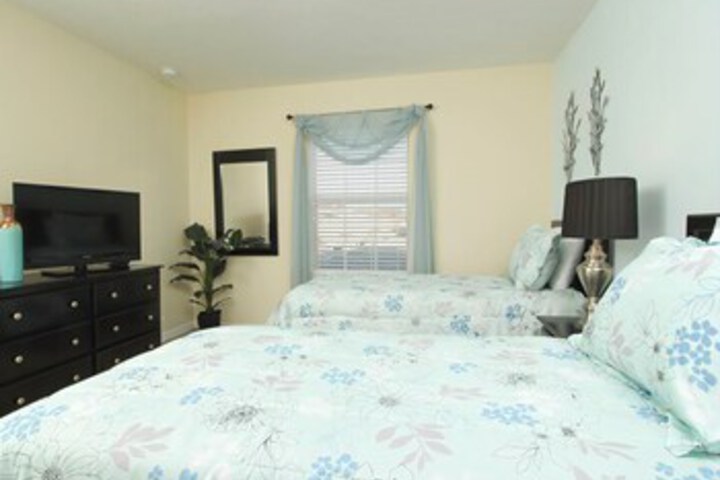 Room 32 of 35